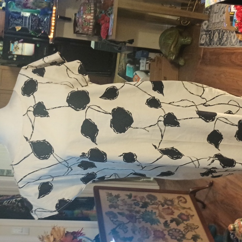 A Black and White Leaf Print Dress Size M